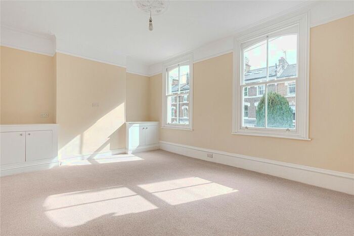 2 Bedroom Flat To Rent In Ferndale Road, London, SW4