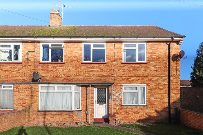 2 Bedroom Maisonette For Sale In Peggotty Way, Hillingdon, UB8