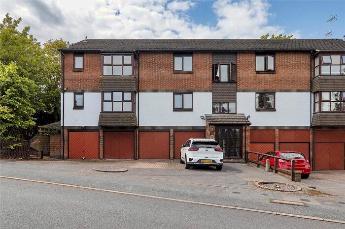 1 Bedroom Flat To Rent In Mitchell Road, Orpington, BR6