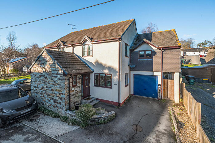 4 Bedroom Semi-Detached House For Sale In The Drive, Holbeton, PL8