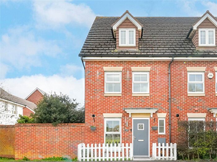 3 Bedroom End Of Terrace House For Sale In Urquhart Road, Thatcham, Berkshire, RG19