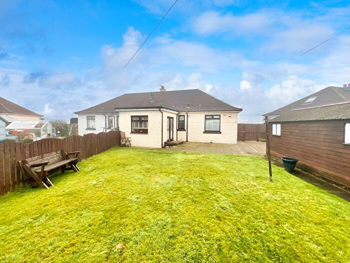 2 Bedroom Semi-Detached Bungalow For Sale In Shanks Crescent, Johnstone, PA5