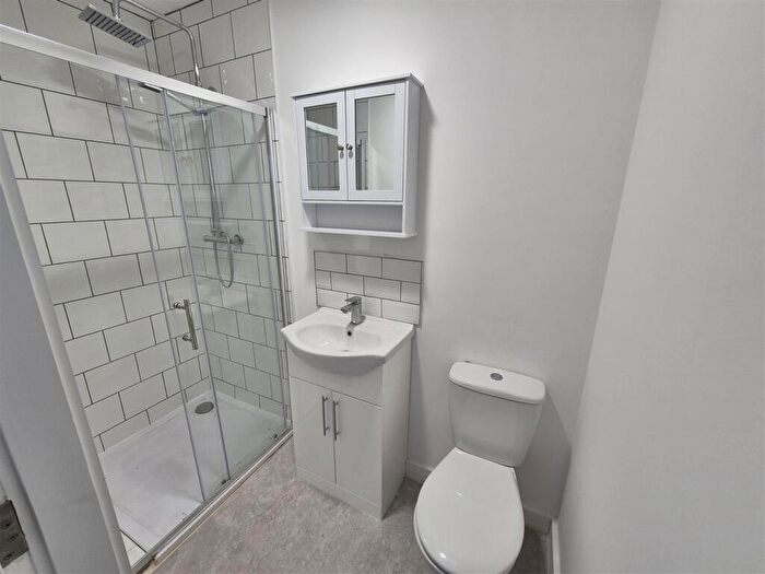 2 Bedroom Apartment To Rent In Stamford Street, Ashton-Under-Lyne, OL6