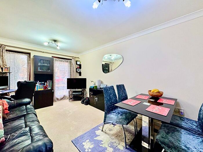 2 Bedroom Flat For Sale In Atlas Crescent, Edgware, HA8
