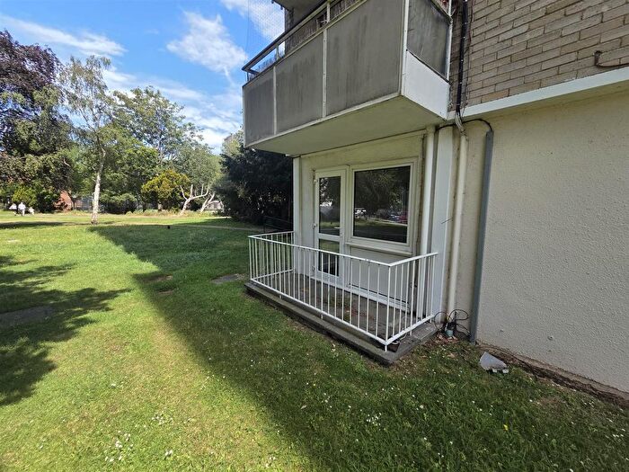 3 Bedroom Flat For Sale In Wanborough Drive, London, SW15