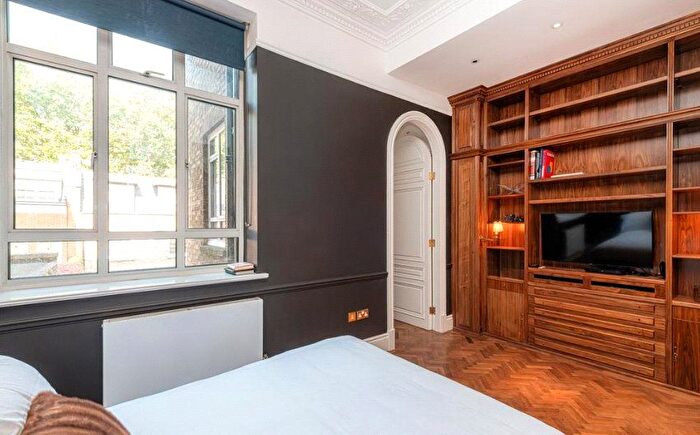 1 Bedroom Flat To Rent In Upper Brook Street, Mayfair, London, W1K