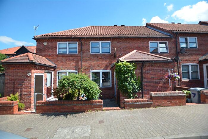 2 Bedroom Town House To Rent In Coopers Yard, Newark, NG24