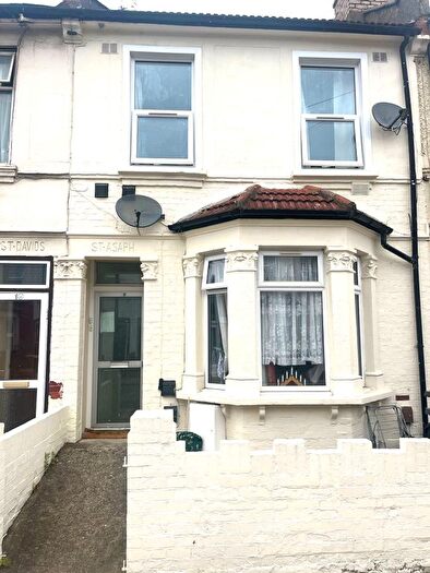 2 Bedroom Flat To Rent In Cecil Road, Hounslow, TW3