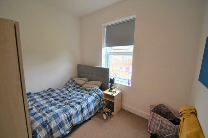 7 Bedroom Semi-Detached House To Rent In Richmond Grove, Longsight, Manchester, M13