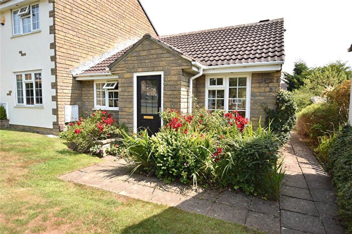 2 Bedroom Bungalow For Sale In Westwinn View, Leeds, West Yorkshire, LS14
