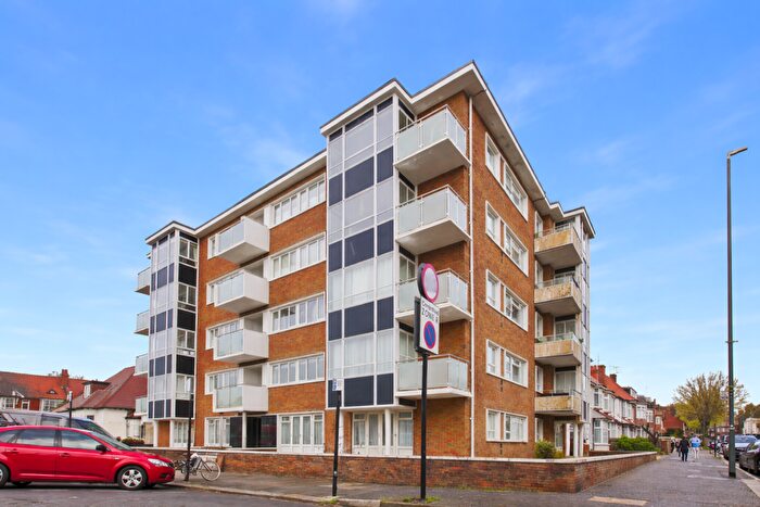 1 Bedroom Flat For Sale In Princes Avenue, Hove, G, BN3