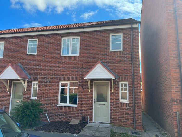 3 Bedroom Town House To Rent In Dexter Avenue, Grantham, Grantham, NG31