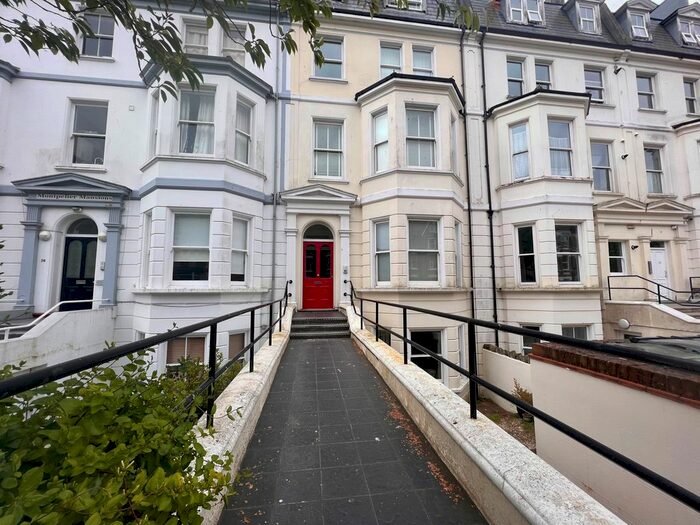 2 Bedroom Flat To Rent In Jevington Gardens, Eastbourne, BN21