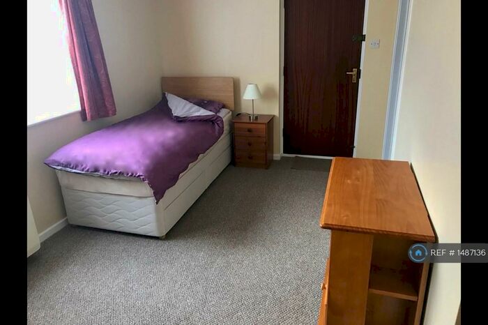 1 Bedroom Flat To Rent In D Harland Close, Bradford, BD2