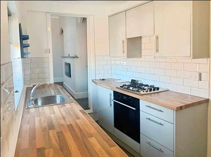 3 Bedroom Flat To Rent In Dean Road, South Shields, Tyne And Wear, NE33