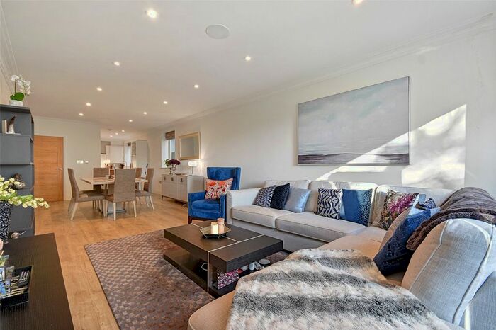 2 Bedroom Flat To Rent In Alexander Court, Ducks Hill Road, Northwood, Middlesex, HA6