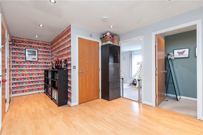 2 Bedroom Flat For Sale In Carisbrooke Road, West Park, Leeds, LS16