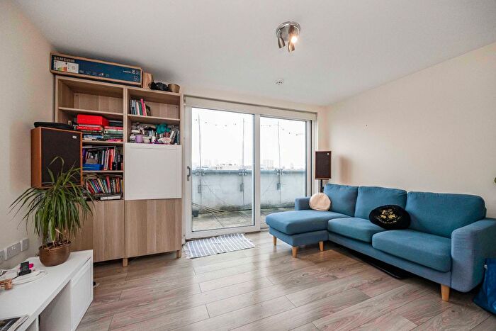 2 Bedroom Flat To Rent In Tredegar Road, London, E3