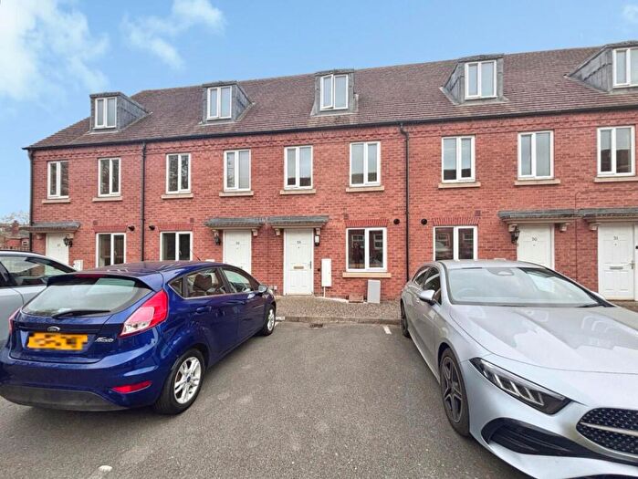 3 Bedroom Town House For Sale In Huxley Court, Stratford-upon-Avon, CV37