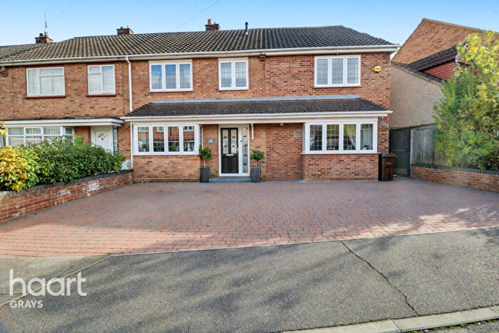 5 Bedroom Semi Detached House For Sale In Overcliff Road, Grays, RM17