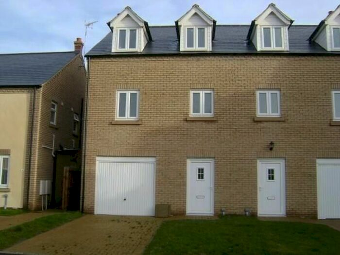 4 Bedroom Semi-Detached House To Rent In Primrose Crescent, March, PE15