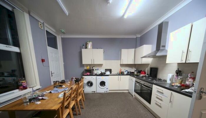 14 Bedroom Detached House To Rent In North Grange Road, Headingley, Leeds, LS6