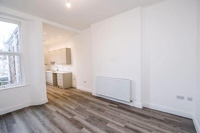 3 Bedroom Flat To Rent In Old Church Road, Clevedon, BS21