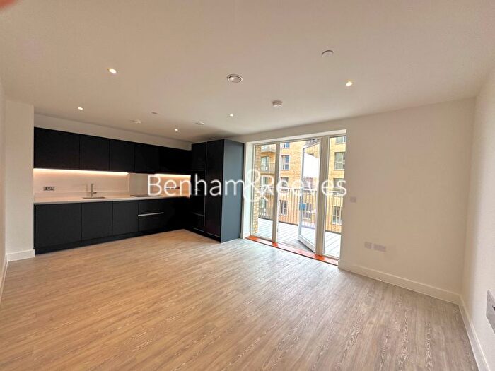 1 Bedroom Flat To Rent In Lampton Parkside, Hounslow, TW3