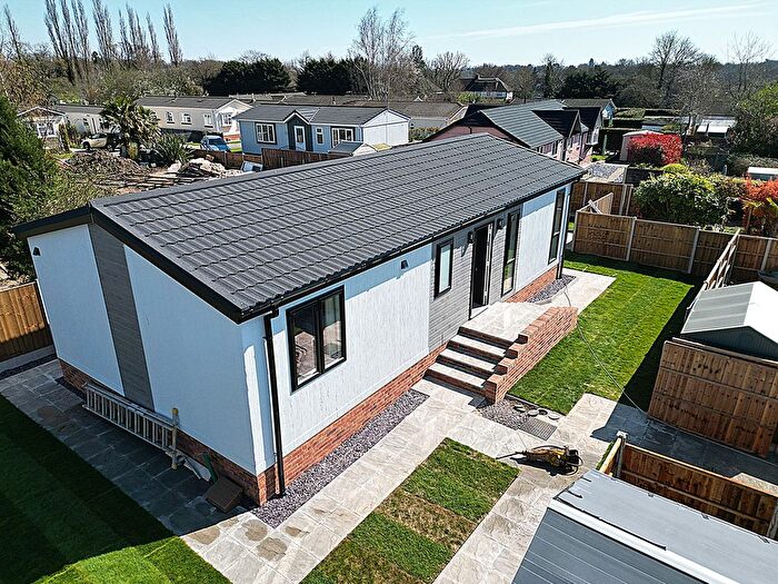 2 Bedroom Park Home For Sale In Grosvenor Avenue, Kings Langley, Hertfordshire, WD4