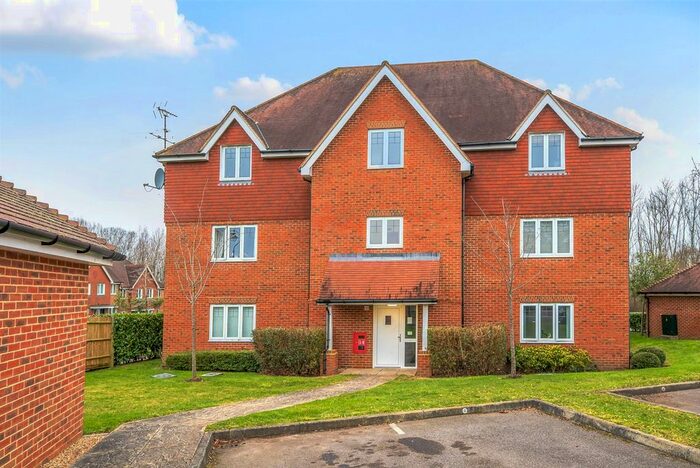 2 Bedroom Flat For Sale In Parklands Drive, Cranleigh, Surrey, GU6