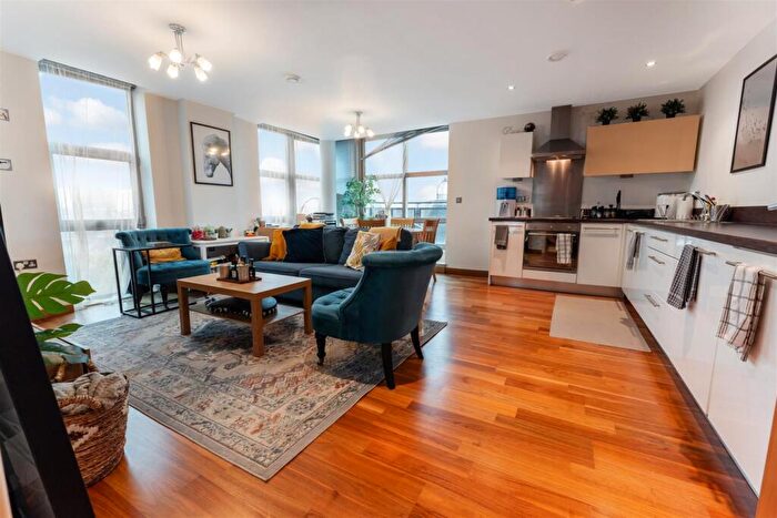 2 Bedroom Apartment For Sale In St George Building, Great George Street, LS1