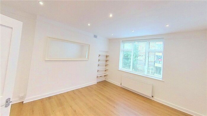 2 Bedroom Flat To Rent In Queens Row, Walworth, London, SE17