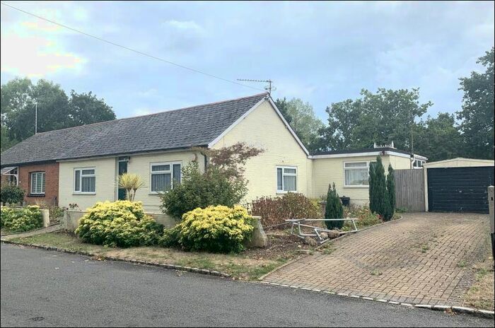 2 Bedroom Bungalow To Rent In Reading, Berkshire, RG6