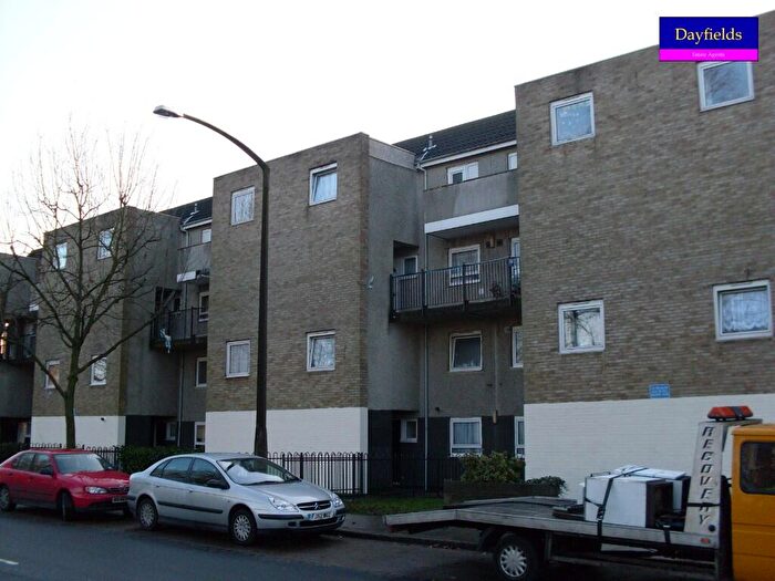 3 Bedroom Maisonette To Rent In Hadrians Ride, London, EN1