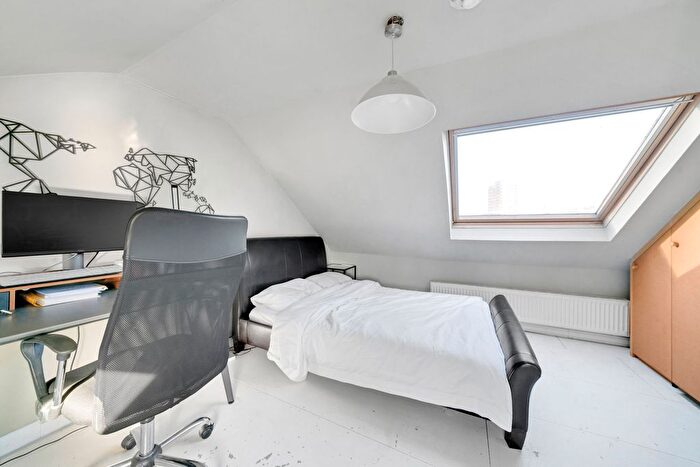 2 Bedroom Flat For Sale In Rita Road, London, SW8