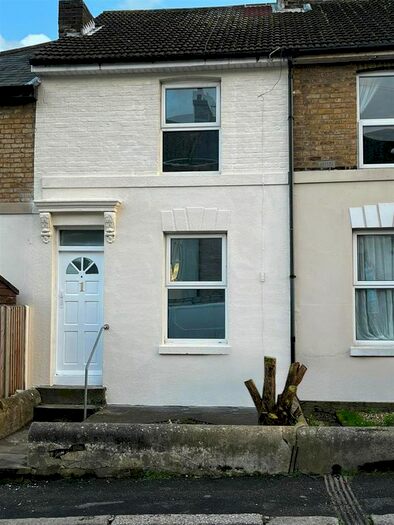 3 Bedroom Property To Rent In Odo Road, Dover CT17