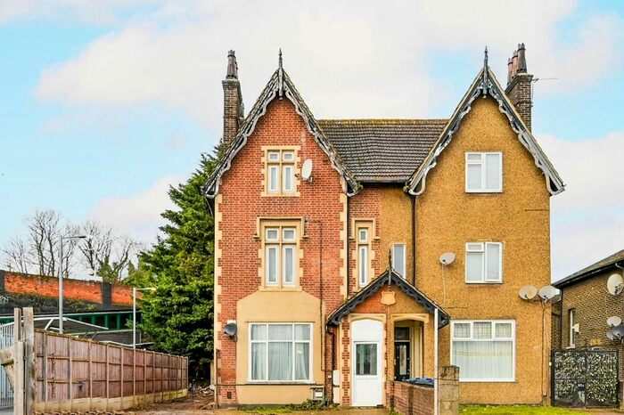 2 Bedroom Flat For Sale In Selhurst Road, Selhurst, London, SE25