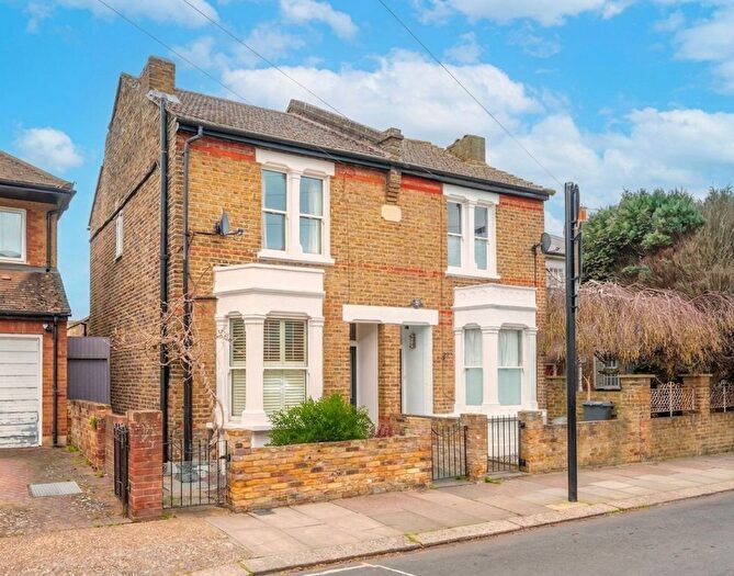 2 Bedroom Semi Detached House For Sale In Linkfield Road, Isleworth, TW7
