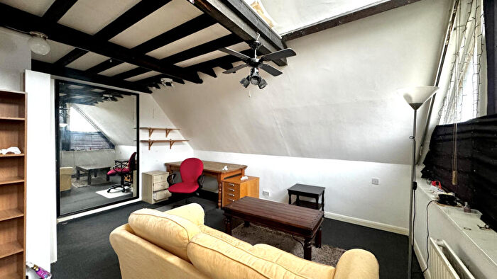 1 Bedroom Flat To Rent In , Horton Road, Slough, SL3