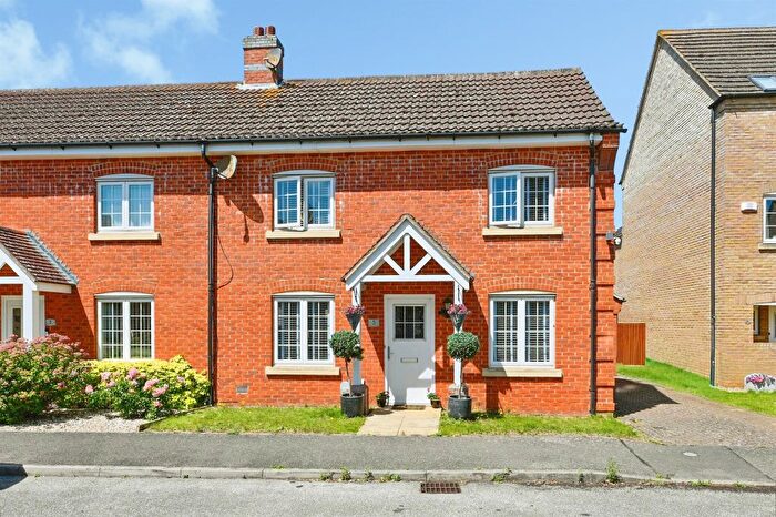 3 Bedroom Semi-Detached House For Sale In Cinnamon Road, Downham Market, PE38