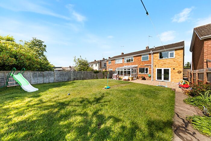 5 Bedroom Semi-Detached House For Sale In Meadow Close, Northampton, NN5