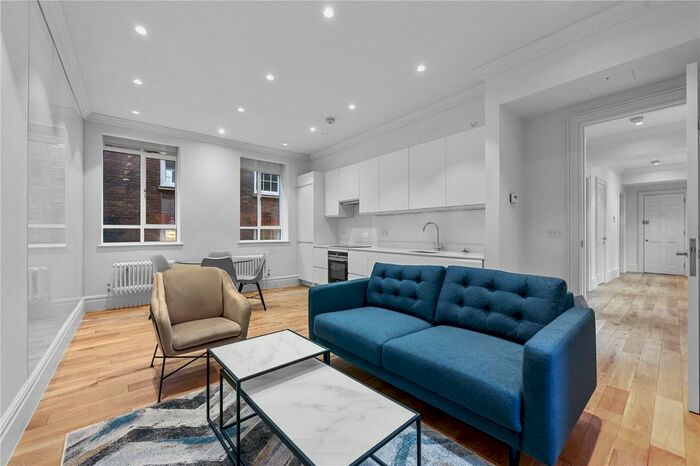 2 Bedroom Flat To Rent In Devereux Court, London, WC2R