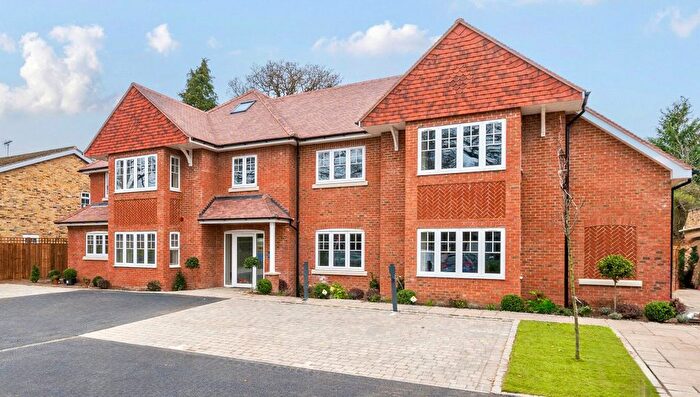 2 Bedroom Flat For Sale In Queens Road, Weybridge, KT13