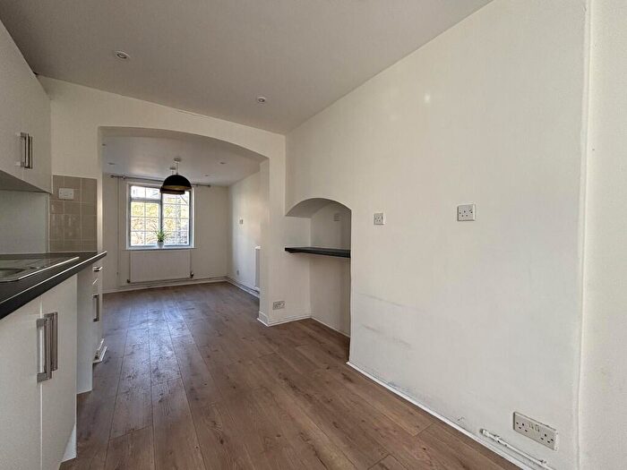 2 Bedroom Cottage To Rent In Orchard Street, Cambridge, CB1