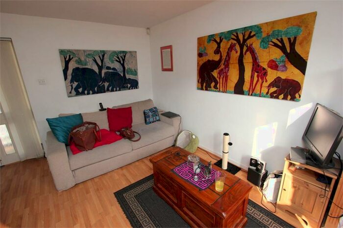 1 Bedroom Town House To Rent In Vinegar Street, Wapping, E1W