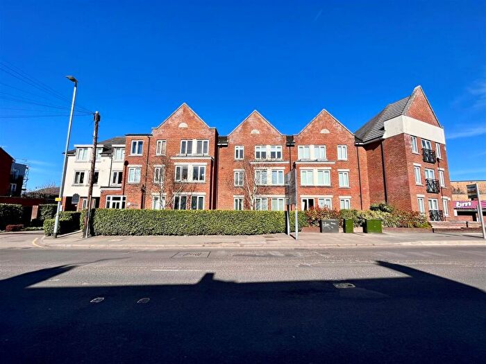 2 Bedroom Flat To Rent In Walsworth Road, Hitchin, SG4