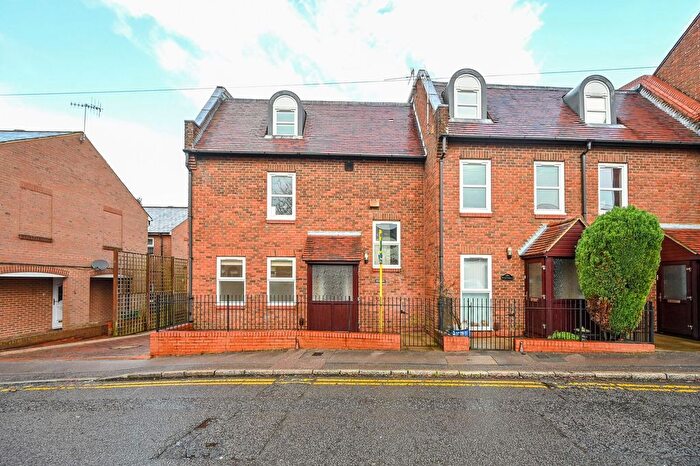 3 Bedroom End Terrace House To Rent In Martyr Road, Guildford, GU1