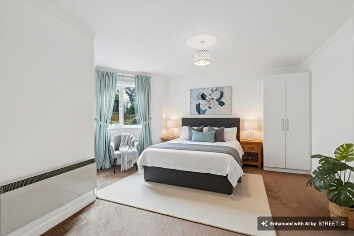 2 Bedroom Apartment For Sale In Holtspur Top Lane, Beaconsfield, HP9