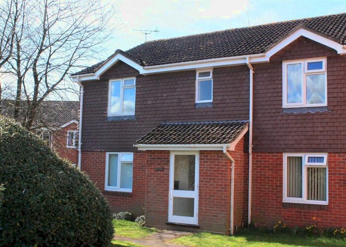 1 Bedroom Flat To Rent In Mimosa Close, Lindford, Bordon, GU35