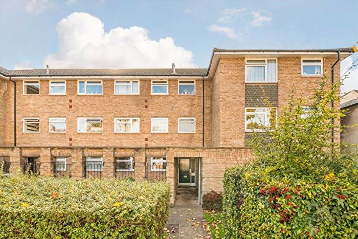 2 Bedroom Flat For Sale In Catherine Road, Surbiton, KT6